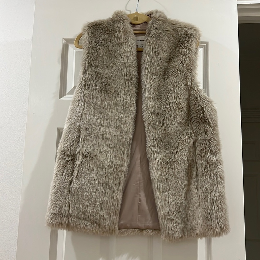 Club Monaco Faux Fur Beige Vest Size XS